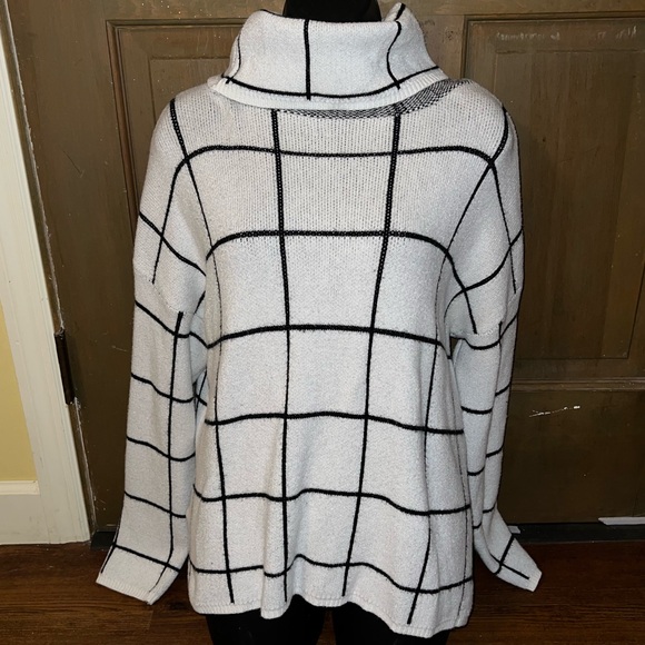 Ecowish Sweaters - Ecowish White & Black Striped Turtleneck Long Sleeve Relaxed Fit Sweater Size L